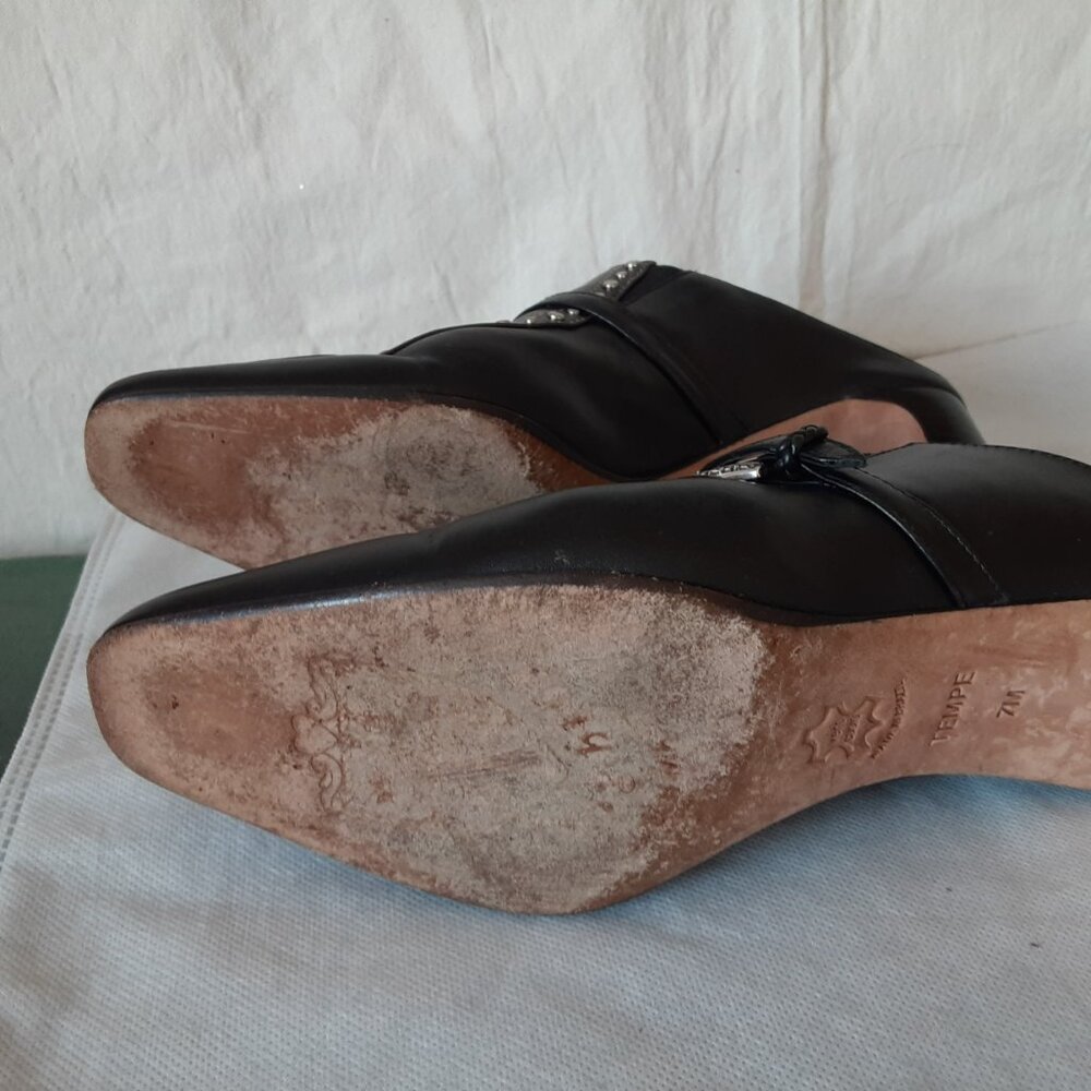 BRIGHTON BLACK LEATHER SLIP ON 2" HEELS SHOES SILVER BUCKLE TEMPE BRAZIL 7M - Picture 5 of 6